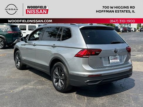 Used 2023 Volkswagen Tiguan SE w/ Panoramic Sunroof Package FWD image 6