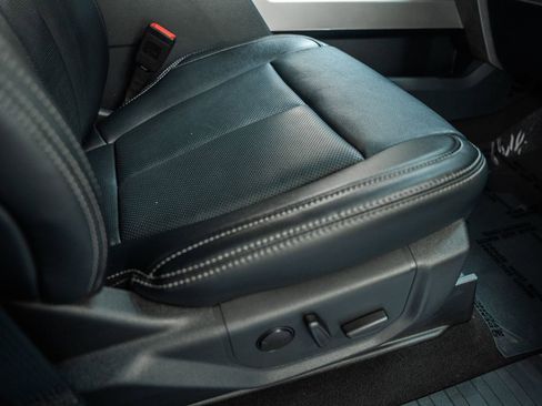 Certified 2022 Ford F250 Lariat w/ Black Appearance Package image 45