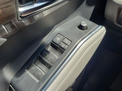 Used 2022 Toyota Highlander Limited FWD image 20
