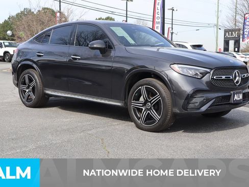 Used 2025 Mercedes-Benz GLC 300 4MATIC w/ AMG Line image 4