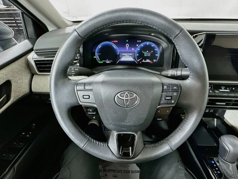 Used 2026 Toyota Camry XLE AWD/4WD image 11