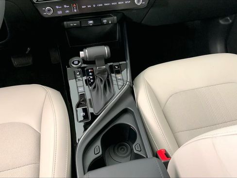 New 2025 Kia Niro EX image 8