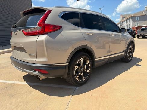 Used 2018 Honda CR-V Touring image 3