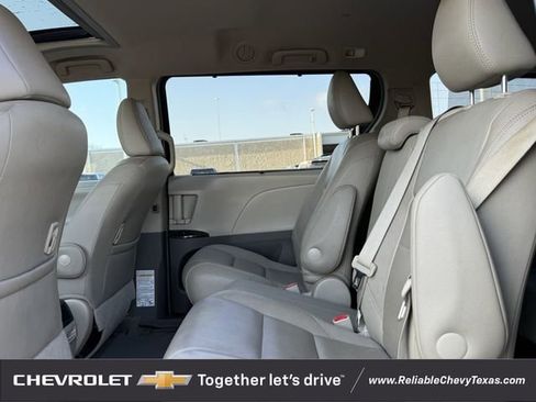 Used 2017 Toyota Sienna XLE image 32