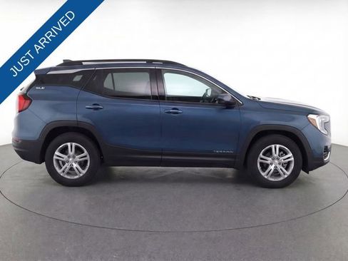 Used 2024 GMC Terrain SLE w/ Driver Convenience Package image 9