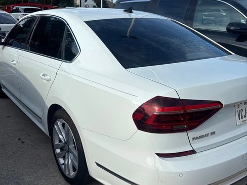 Used 2017 Volkswagen Passat 1.8T SE FWD image 3