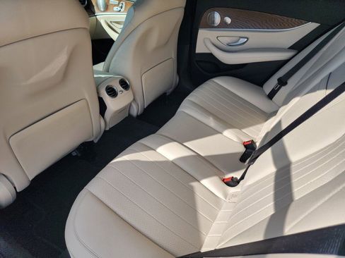 Used 2023 Mercedes-Benz E 350 4MATIC Sedan image 9