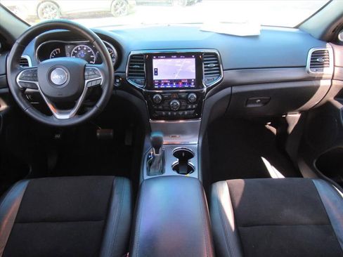 Used 2020 Jeep Grand Cherokee Altitude image 11