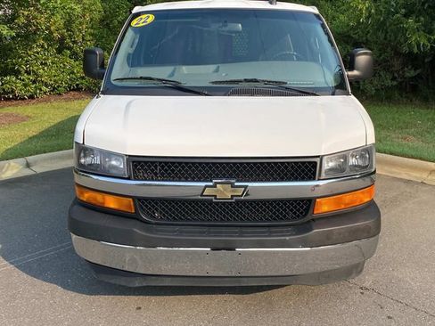 Used 2022 Chevrolet Express 2500 w/ Driver Convenience Package RWD image 2