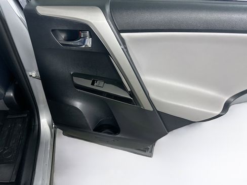 Used 2018 Toyota RAV4 Limited image 29