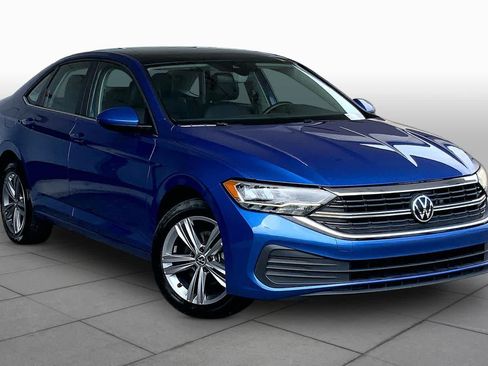 Used 2024 Volkswagen Jetta SE FWD image 3