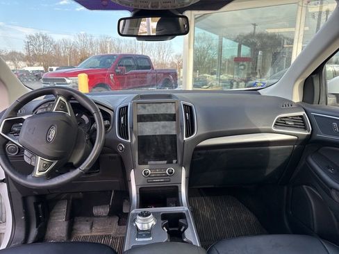Used 2023 Ford Edge SEL w/ Convenience Package image 11