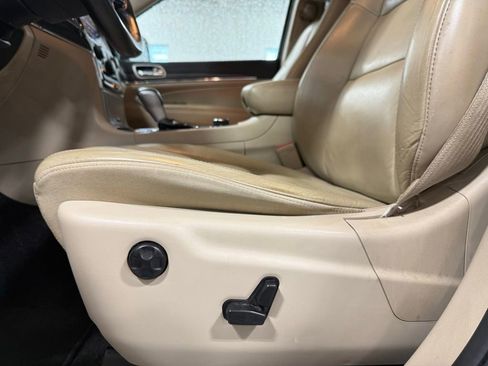 Used 2021 Jeep Grand Cherokee Limited AWD/4WD image 9