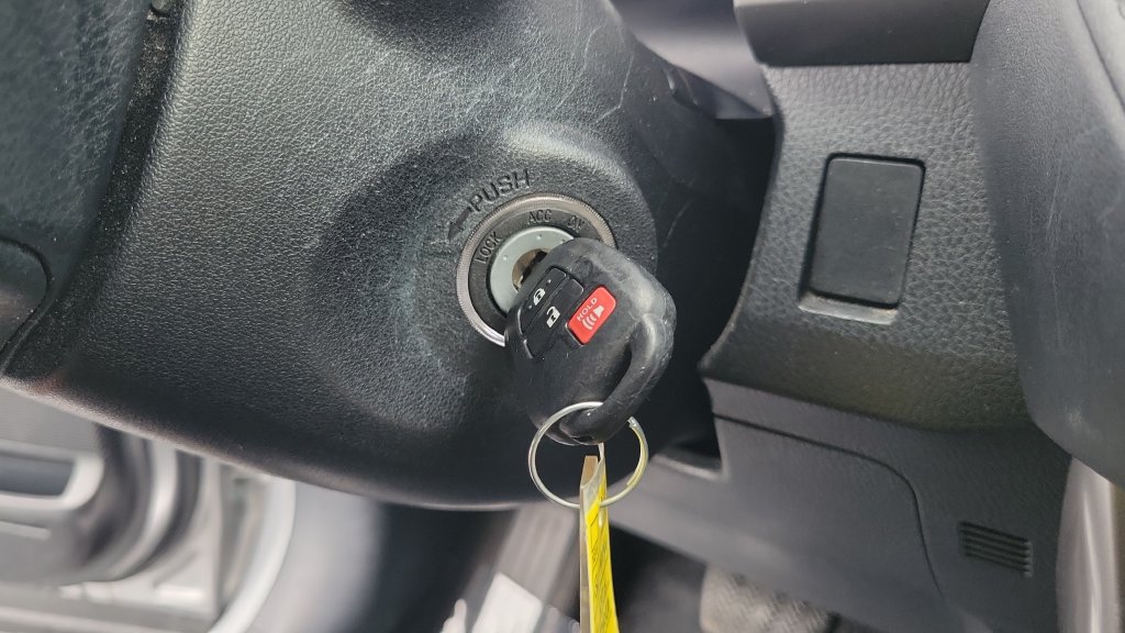 Used 2018 Toyota RAV4 LE FWD image 21