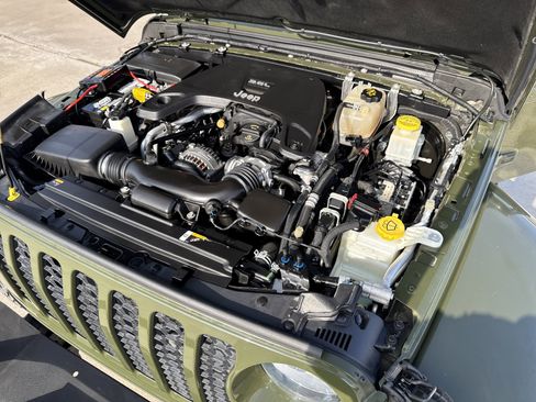 Used 2021 Jeep Gladiator Sport image 41