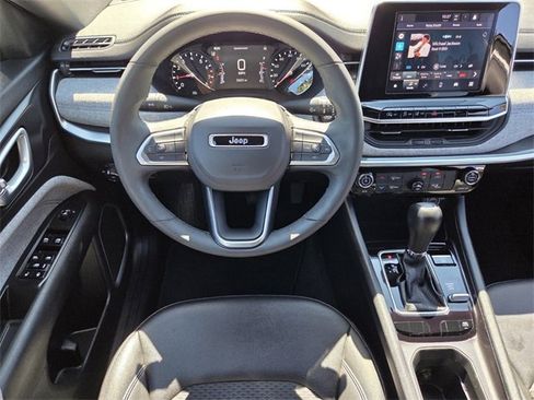 Used 2022 Jeep Compass Limited image 17