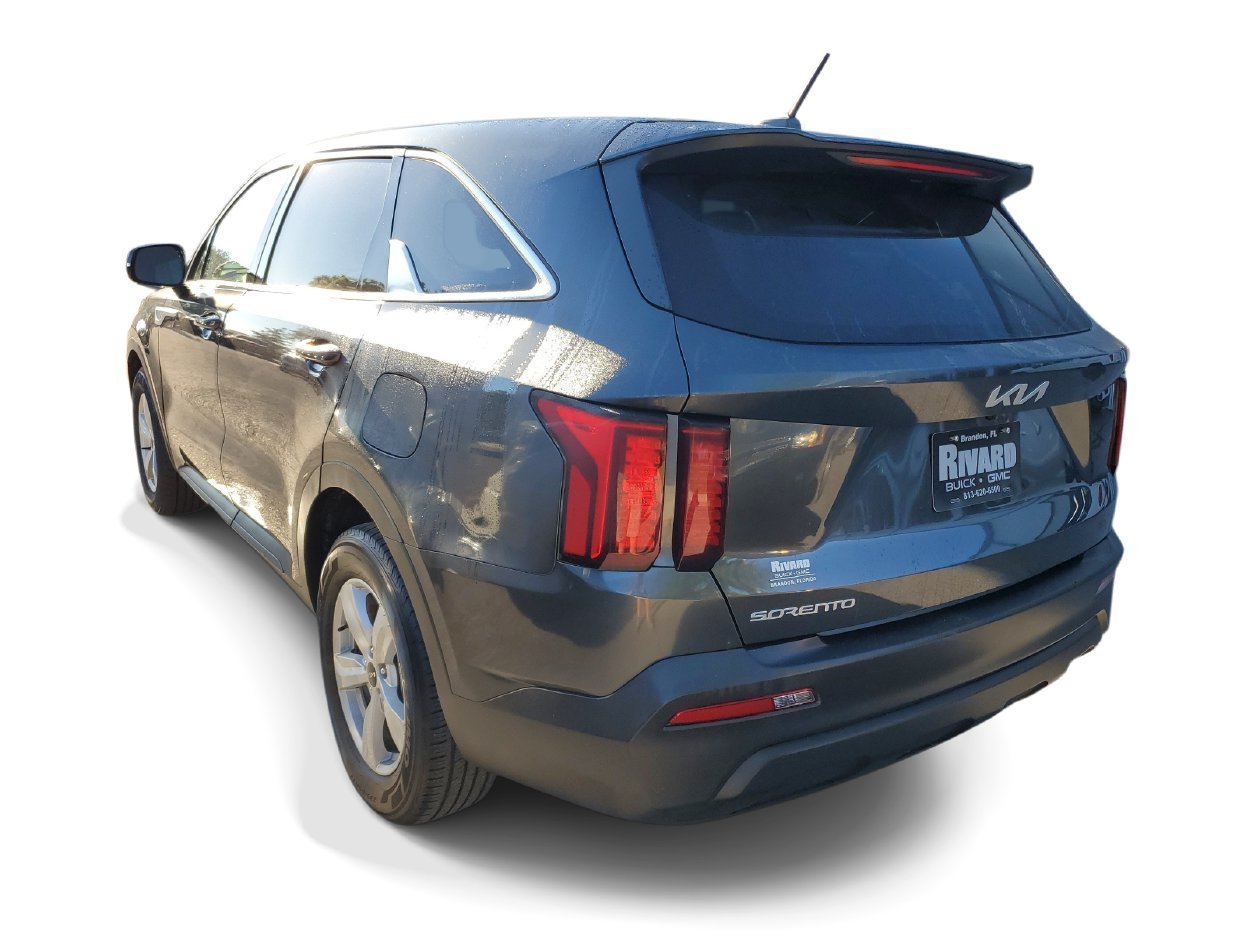 Used 2023 Kia Sorento LX FWD image 3