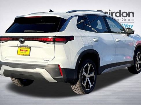 New 2025 Volkswagen Tiguan SE AWD/4WD image 17