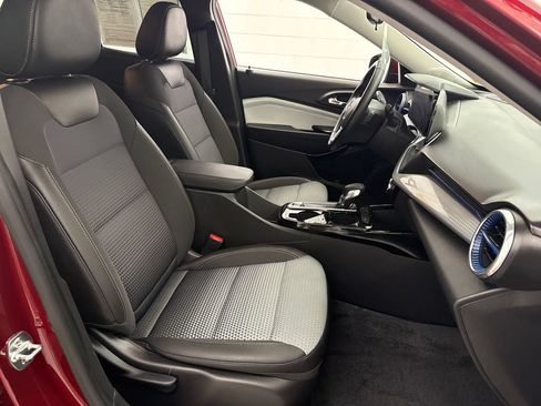 Certified 2025 Chevrolet Trax LT w/ Driver Confidence Package FWD image 29