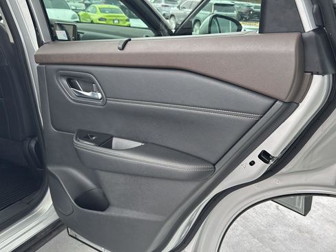 Used 2023 Nissan Rogue SV w/ SV Premium B Package image 13