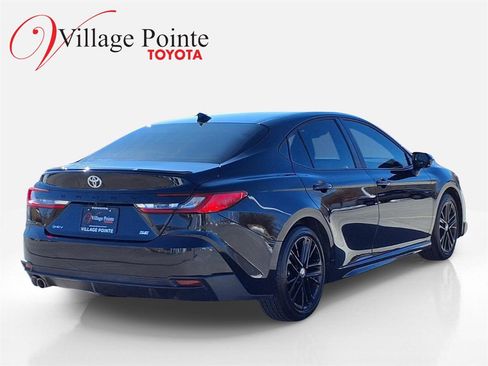 Used 2025 Toyota Camry SE image 6