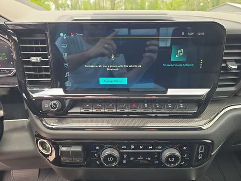 Used 2022 Chevrolet Silverado 1500 ZR2 w/ Technology Package AWD/4WD image 18