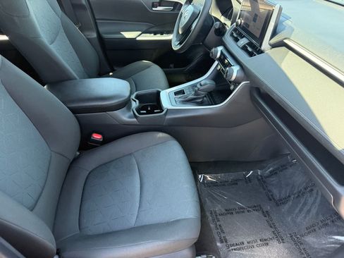 Used 2025 Toyota RAV4 XLE AWD/4WD image 30