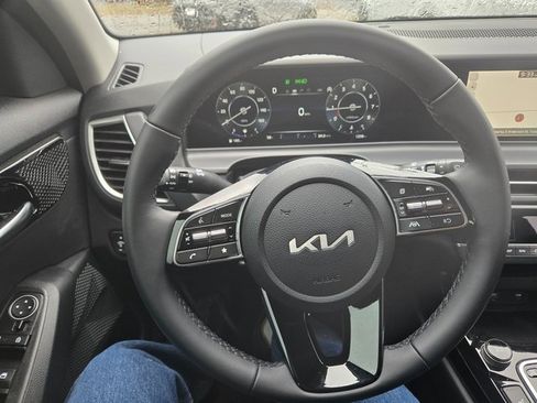 Used 2025 Kia Seltos EX image 17