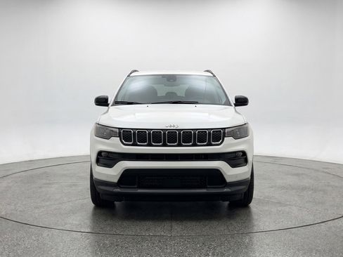 Used 2025 Jeep Compass Limited AWD/4WD image 2