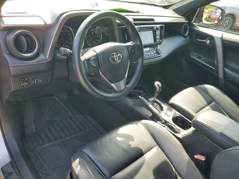 Used 2017 Toyota RAV4 SE FWD image 6