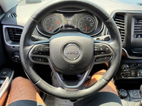 Used 2019 Jeep Cherokee Latitude Plus w/ Comfort/Convenience Group image 68