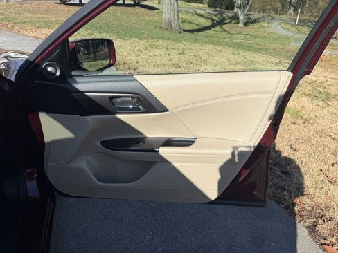 Used 2015 Honda Accord EX-L image 40