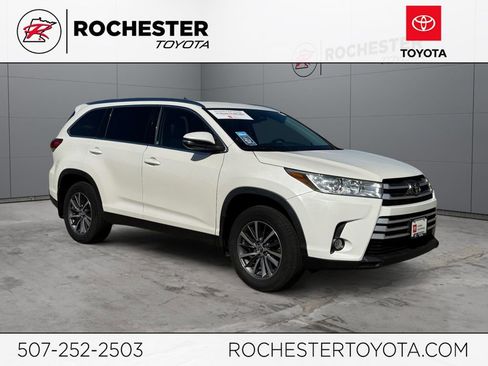 Certified 2019 Toyota Highlander XLE AWD/4WD image 1
