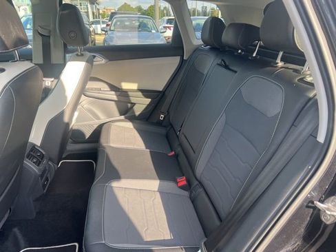 Used 2025 Volkswagen Taos SE image 8