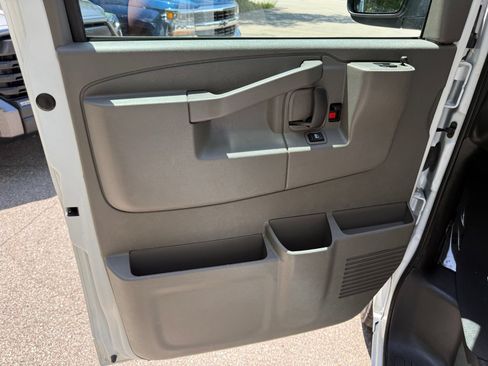 Used 2025 Chevrolet Express 3500 LT w/ LT Preferred Equipment Group RWD image 9