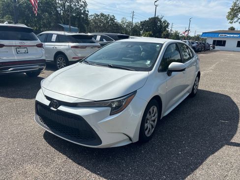 Used 2022 Toyota Corolla LE FWD image 3