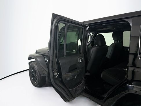 Used 2024 Jeep Wrangler Unlimited Sahara AWD/4WD image 24