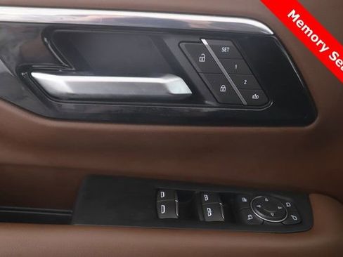 Used 2025 Chevrolet Suburban High Country image 19