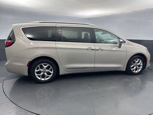 Used 2020 Chrysler Pacifica Limited w/ Advanced Safetytec Group image 8