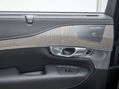 Certified 2023 Volvo XC90 T8 Ultimate w/ Lounge Package image 21