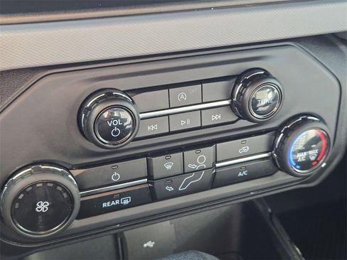 Used 2023 Ford Bronco Base w/ Sasquatch Package image 11