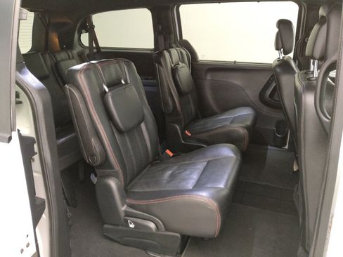 Used 2018 Dodge Grand Caravan GT FWD image 19