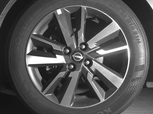 Used 2025 Nissan Versa SV FWD image 12