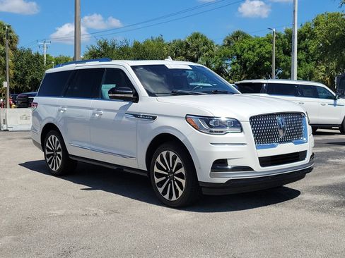 Certified 2024 Lincoln Navigator Reserve AWD/4WD image 2