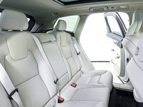 Certified 2023 Volvo XC60 B5 Plus w/ Protection Package Premier image 22