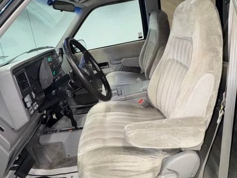 Used 1993 Chevrolet Suburban 4WD image 15