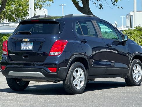Used 2022 Chevrolet Trax LT w/ Driver Confidence Package image 4