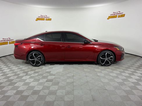 Used 2023 Nissan Altima 2.5 SR w/ SR Premium Package FWD image 7