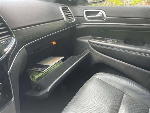 Used 2020 Jeep Grand Cherokee Limited w/ Luxury Group II image 34