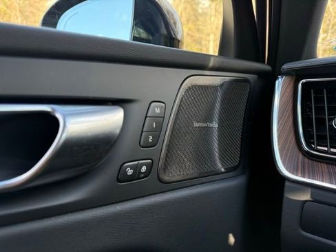 Certified 2023 Volvo XC60 B5 Ultimate w/ Climate Package image 19